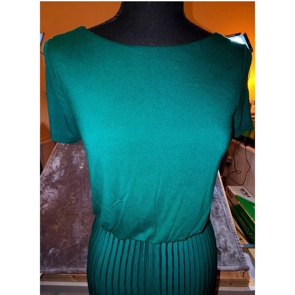 LOFT Pleated Midi Dress‎ Women 0 Petite Green Excellent Short Sleeve Scoop Back
